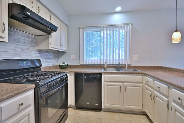 1340 Charger Court, Carol Stream, IL 60188