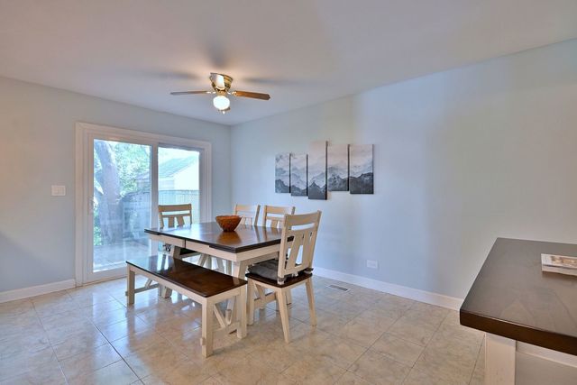 1340 Charger Court, Carol Stream, IL 60188