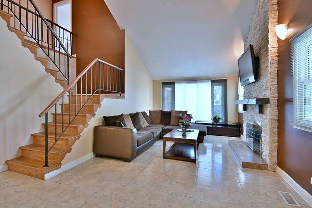 1340 Charger Court, Carol Stream, IL 60188