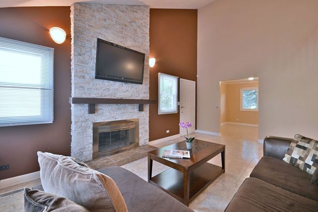 1340 Charger Court, Carol Stream, IL 60188