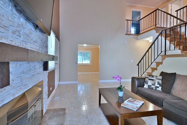 1340 Charger Court, Carol Stream, IL 60188