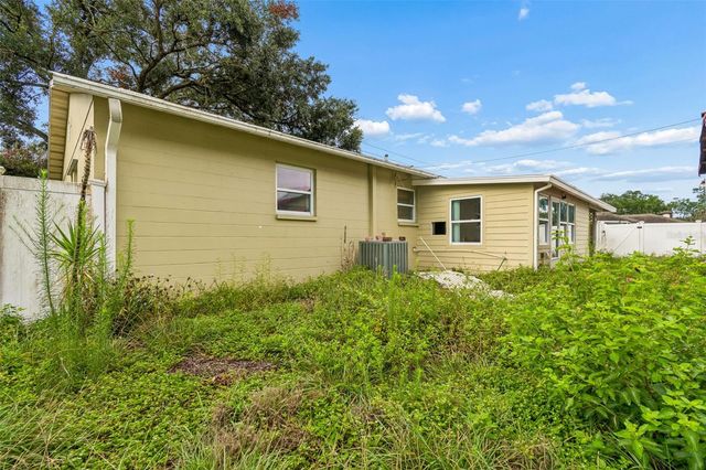 38621 NORTH AVENUE, Zephyrhills, FL 33542