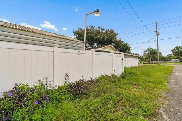 38621 NORTH AVENUE, Zephyrhills, FL 33542
