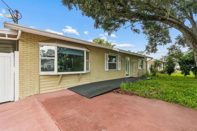 38621 NORTH AVENUE, Zephyrhills, FL 33542