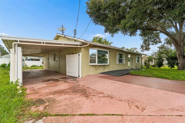 38621 NORTH AVENUE, Zephyrhills, FL 33542