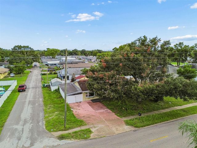 38621 NORTH AVENUE, Zephyrhills, FL 33542