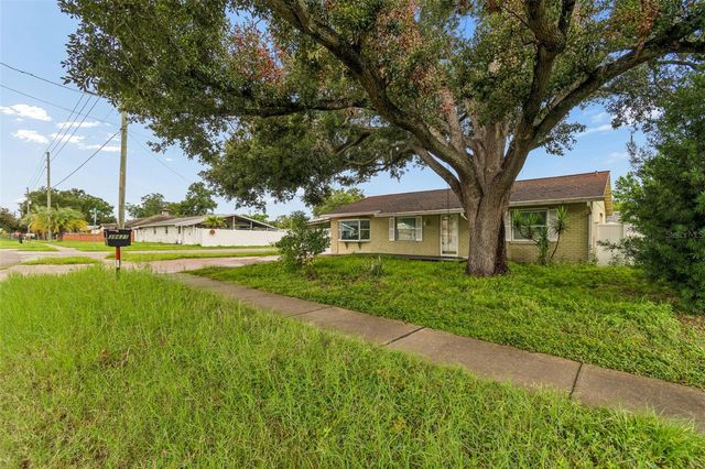 38621 NORTH AVENUE, Zephyrhills, FL 33542