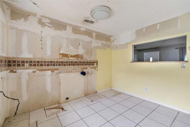 38621 NORTH AVENUE, Zephyrhills, FL 33542