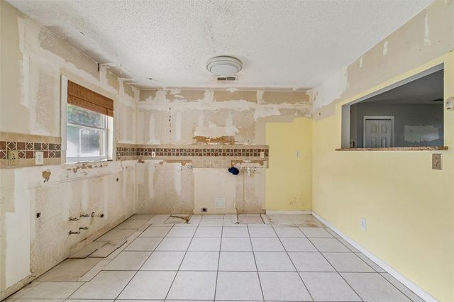 38621 NORTH AVENUE, Zephyrhills, FL 33542