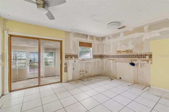 38621 NORTH AVENUE, Zephyrhills, FL 33542