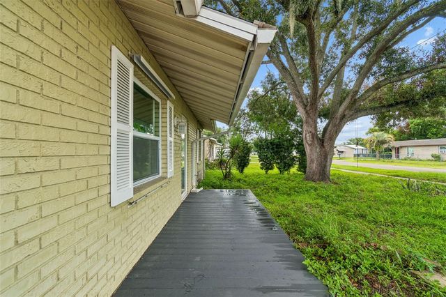 38621 NORTH AVENUE, Zephyrhills, FL 33542