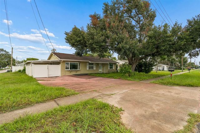 38621 NORTH AVENUE, Zephyrhills, FL 33542