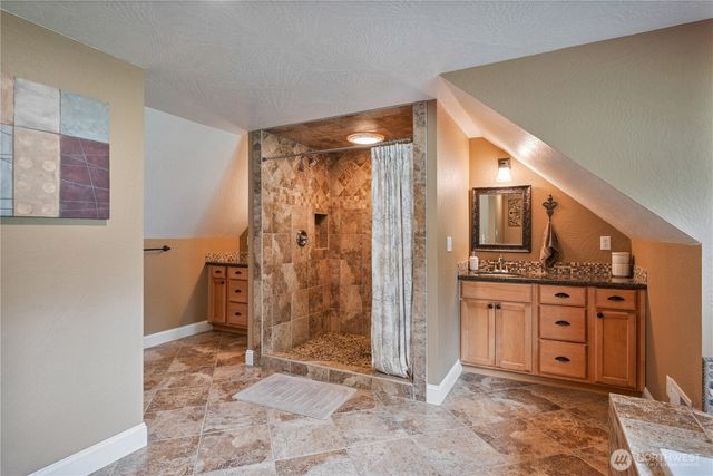 3136 Pacific Way, Longview, WA 98632