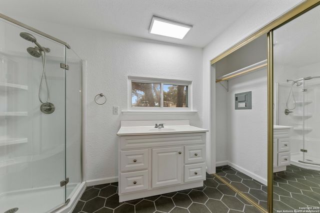 143 Park Dr, Pipe Creek, TX 78063