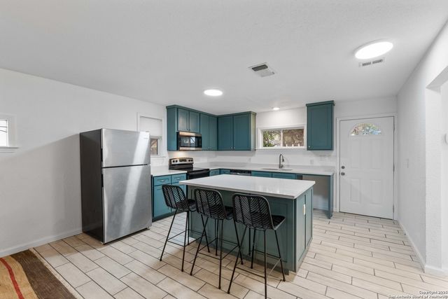 143 Park Dr, Pipe Creek, TX 78063
