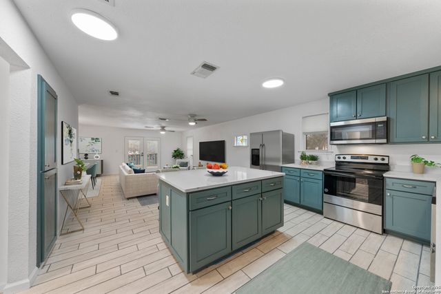 143 Park Dr, Pipe Creek, TX 78063