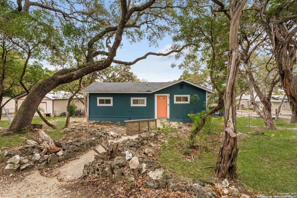 143 Park Dr, Pipe Creek, TX 78063