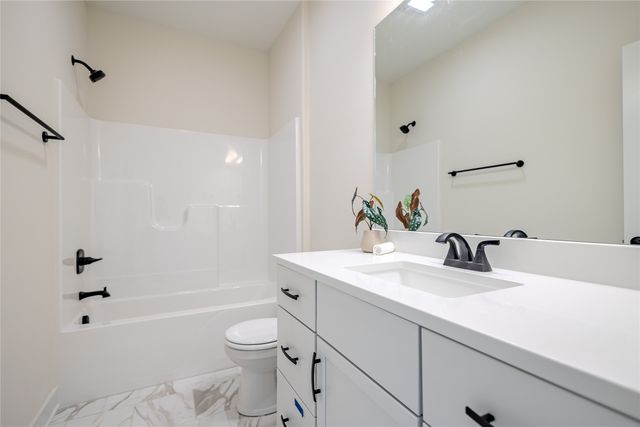110 NW Ashley Court, Waukee, IA 50263