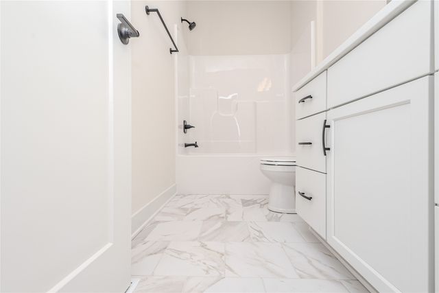 110 NW Ashley Court, Waukee, IA 50263