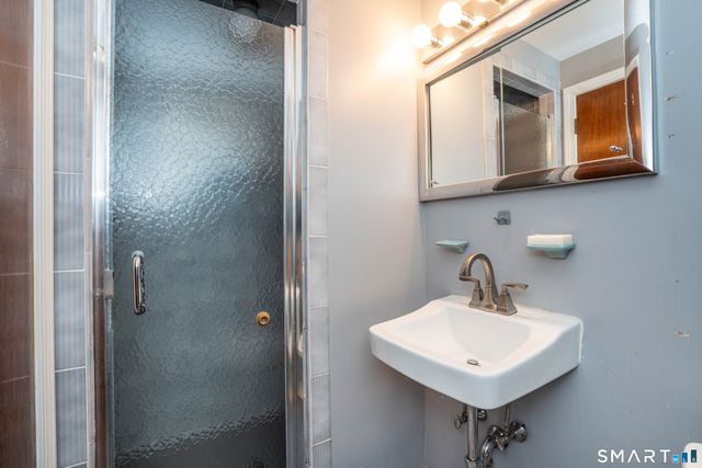 23 Holland Lane, East Hartford, CT 06118