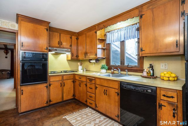 23 Holland Lane, East Hartford, CT 06118