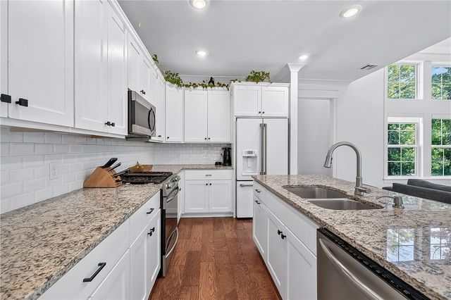 2 Rettendon Lane, Bella Vista, AR 72714