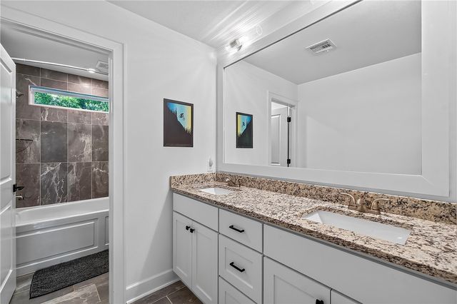 2 Rettendon Lane, Bella Vista, AR 72714