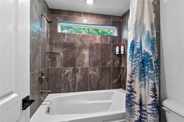2 Rettendon Lane, Bella Vista, AR 72714