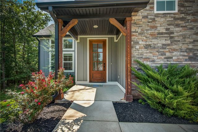 2 Rettendon Lane, Bella Vista, AR 72714