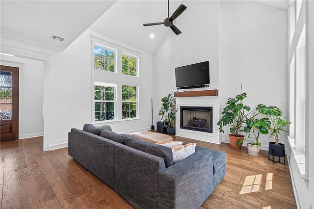 2 Rettendon Lane, Bella Vista, AR 72714