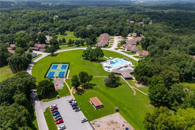 2 Rettendon Lane, Bella Vista, AR 72714