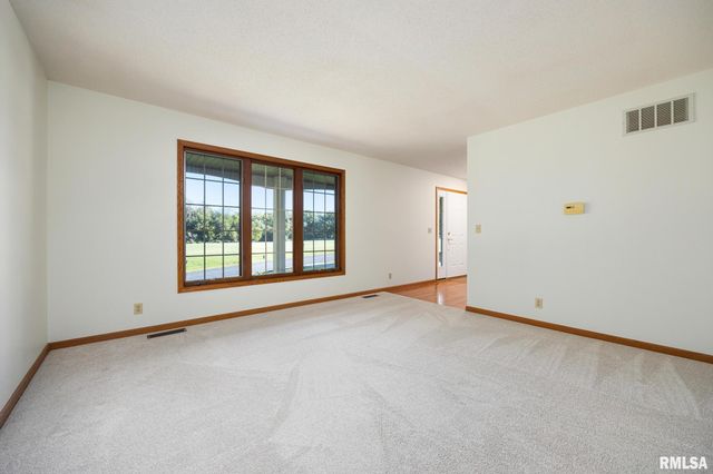 3700 BLOOMINGTON Road, East Peoria, IL 61611