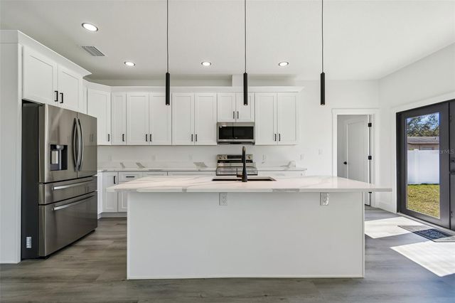 5220 73RD AVENUE N, Pinellas Park, FL 33781