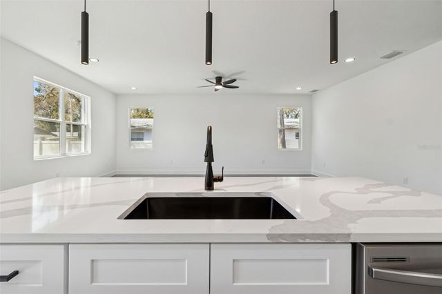 5220 73RD AVENUE N, Pinellas Park, FL 33781