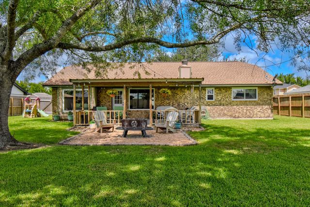 6126 Fox Ridge Drive, Angleton, TX 77515