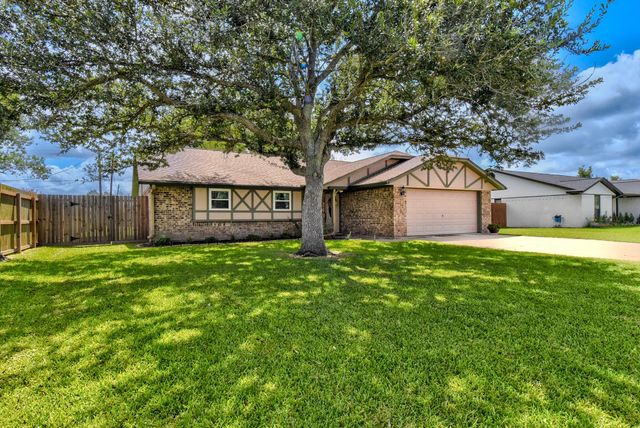 6126 Fox Ridge Drive, Angleton, TX 77515