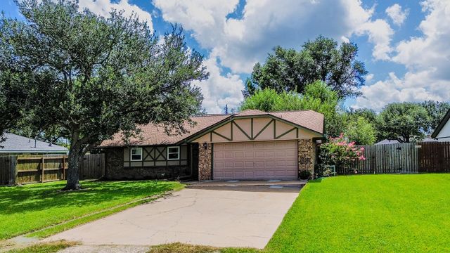 6126 Fox Ridge Drive, Angleton, TX 77515