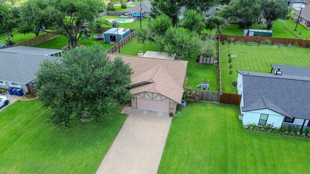 6126 Fox Ridge Drive, Angleton, TX 77515