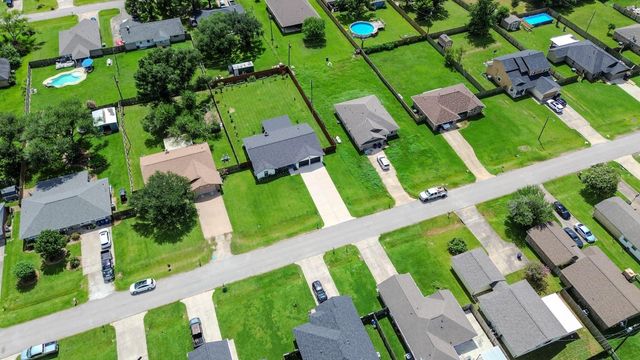 6126 Fox Ridge Drive, Angleton, TX 77515