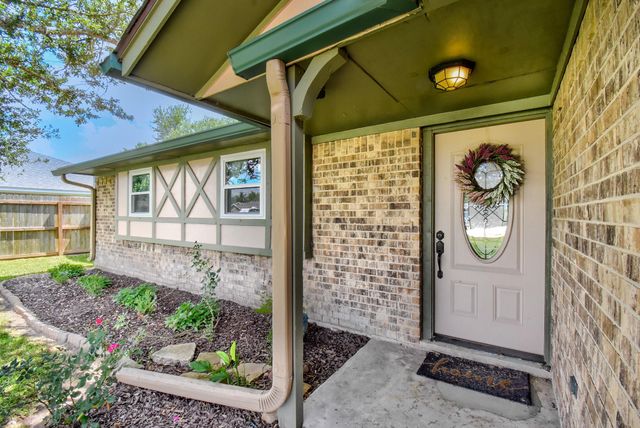 6126 Fox Ridge Drive, Angleton, TX 77515