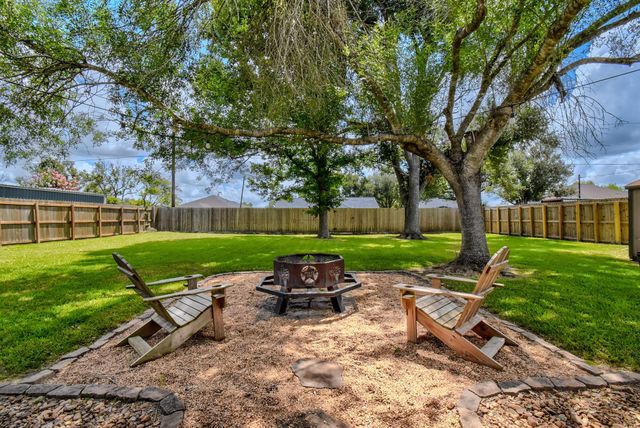 6126 Fox Ridge Drive, Angleton, TX 77515