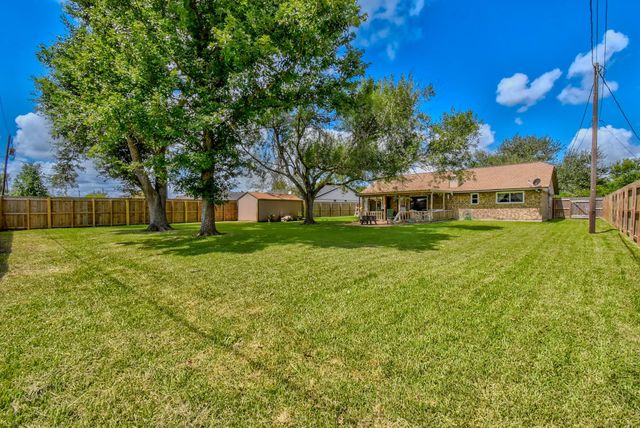 6126 Fox Ridge Drive, Angleton, TX 77515