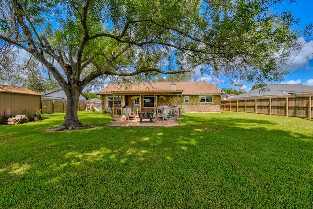 6126 Fox Ridge Drive, Angleton, TX 77515