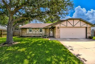 6126 Fox Ridge Drive, Angleton, TX 77515