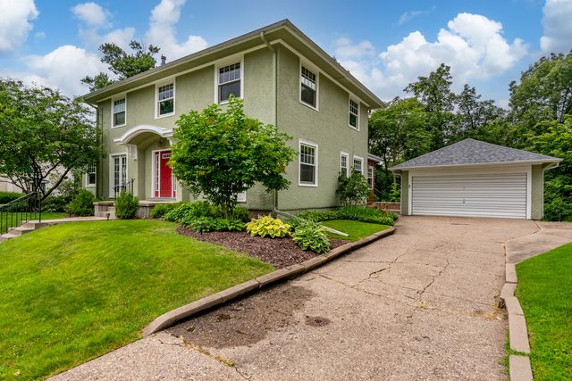 308 Forest Road, Davenport, IA 52803
