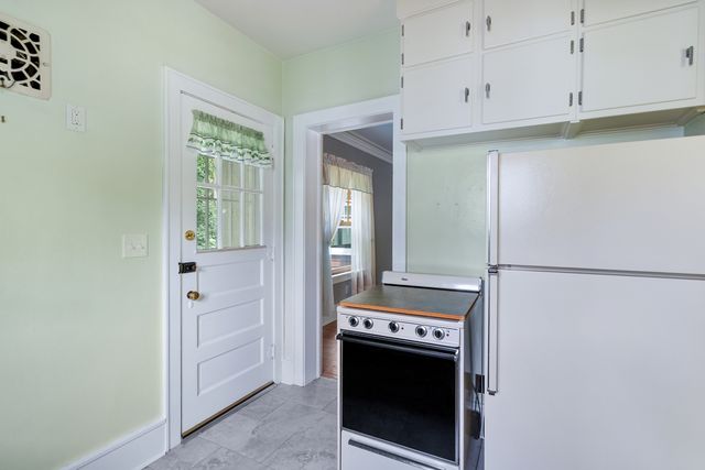 308 Forest Road, Davenport, IA 52803