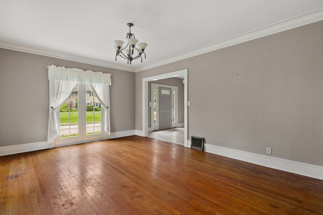 308 Forest Road, Davenport, IA 52803