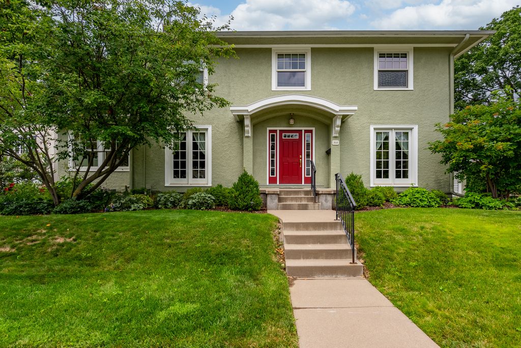 308 Forest Road, Davenport, IA 52803