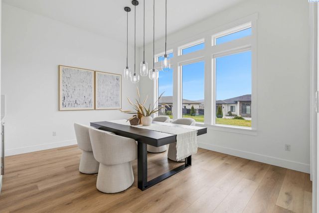 7467 W 22nd, Kennewick, WA 99338