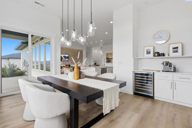 7467 W 22nd, Kennewick, WA 99338